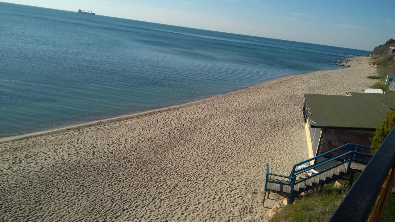 Hemingway Rooms In Happy Beach Varna Bagian luar foto
