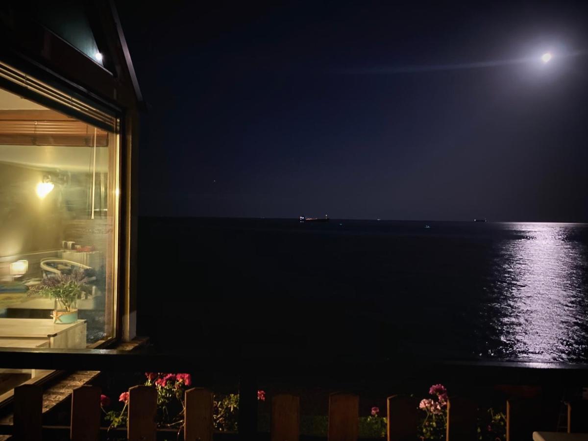 Hemingway Rooms In Happy Beach Varna Bagian luar foto