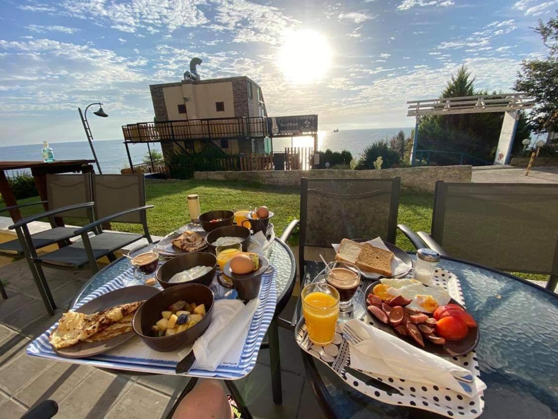 Hemingway Rooms In Happy Beach Varna Bagian luar foto