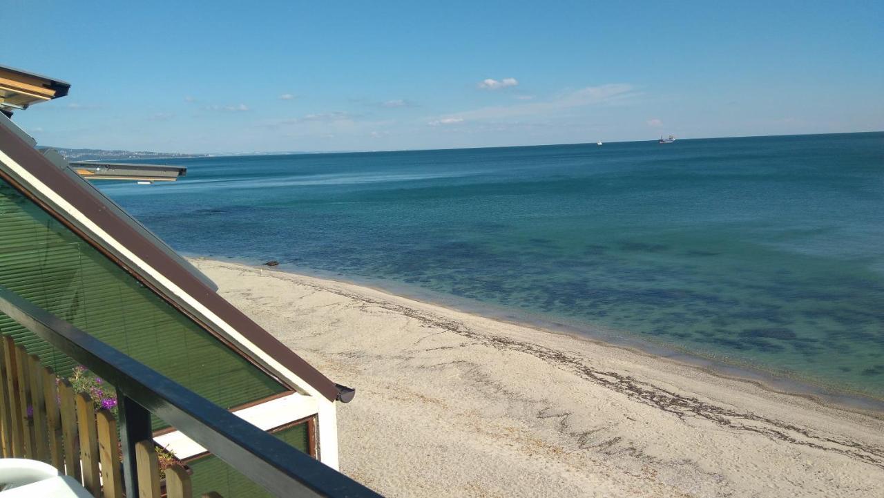 Hemingway Rooms In Happy Beach Varna Bagian luar foto