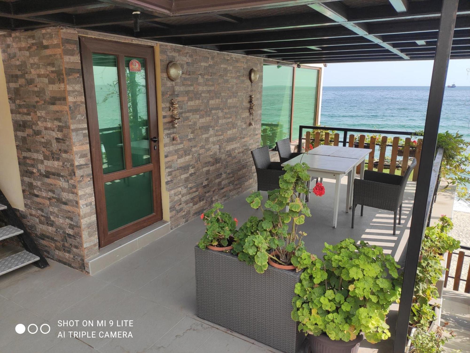 Hemingway Rooms In Happy Beach Varna Bagian luar foto
