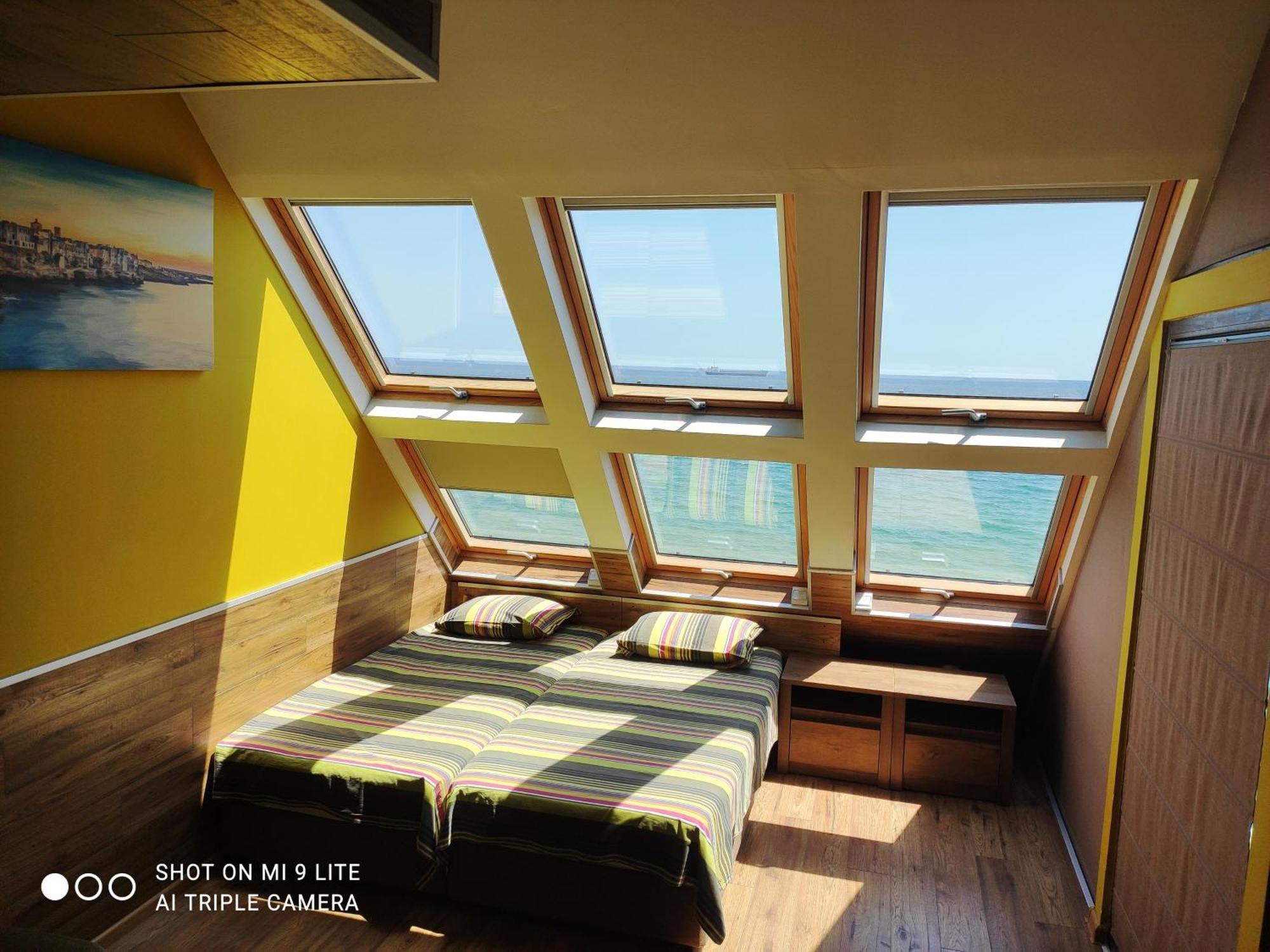 Hemingway Rooms In Happy Beach Varna Bagian luar foto