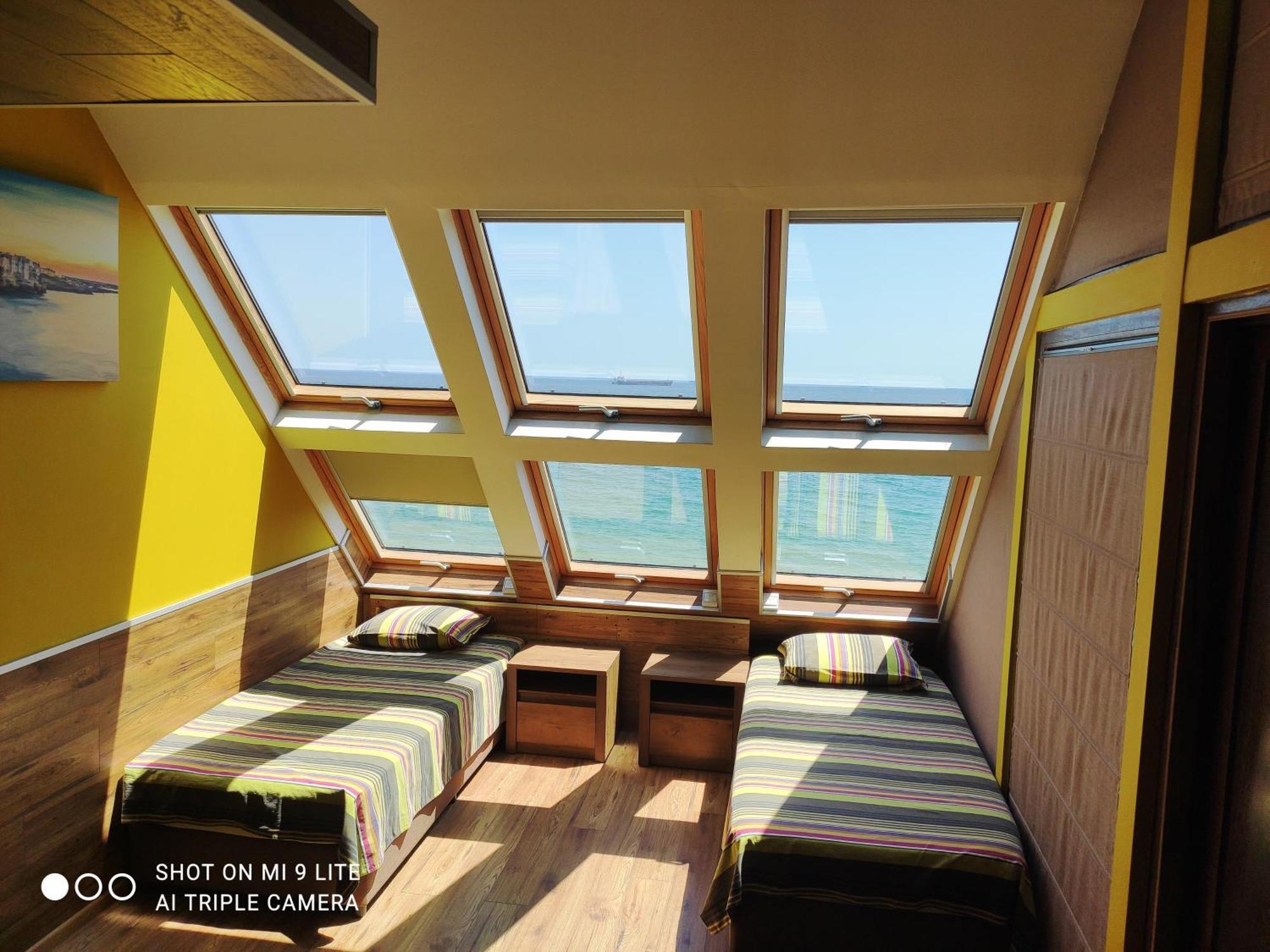 Hemingway Rooms In Happy Beach Varna Bagian luar foto