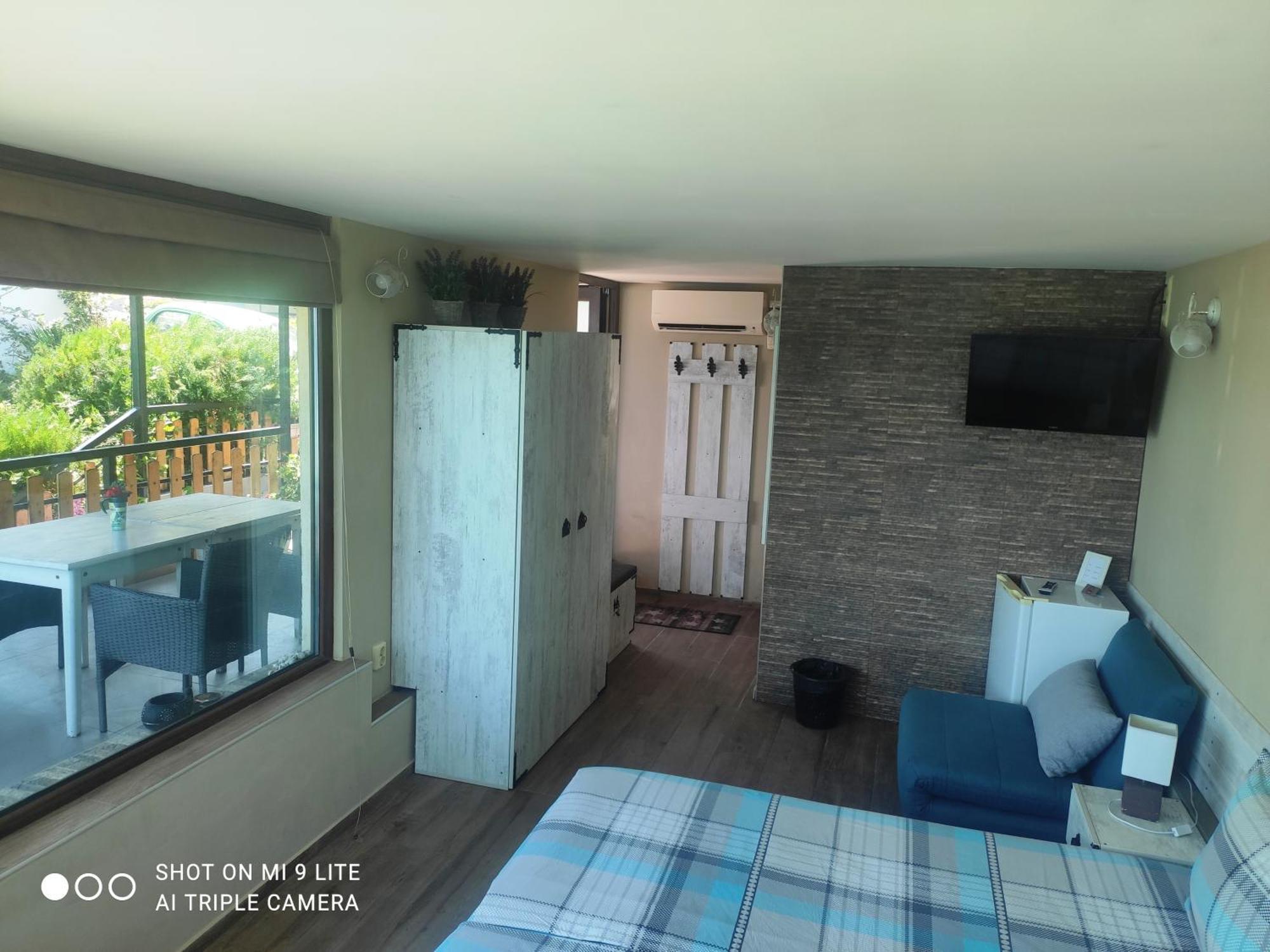 Hemingway Rooms In Happy Beach Varna Bagian luar foto