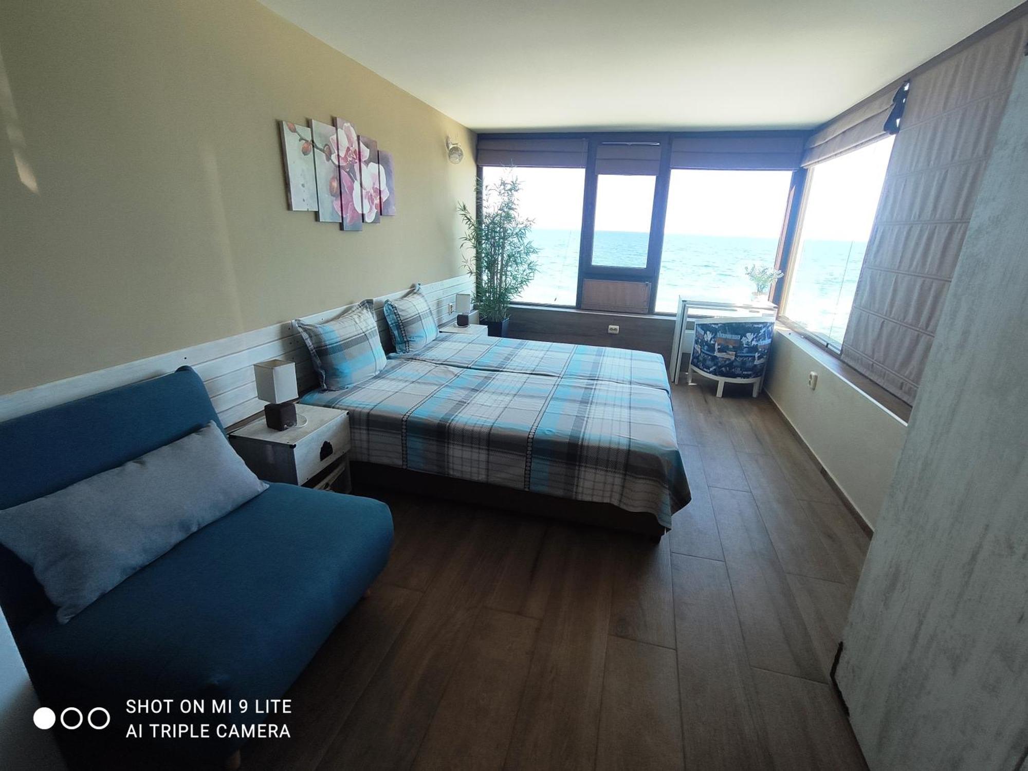 Hemingway Rooms In Happy Beach Varna Bagian luar foto