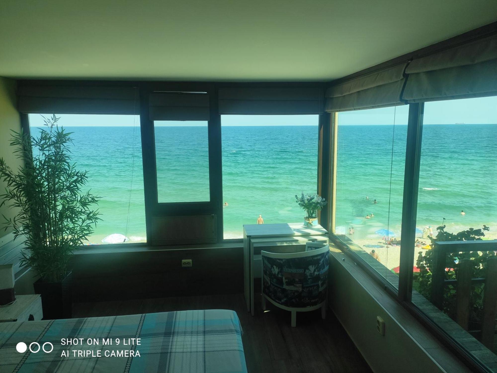 Hemingway Rooms In Happy Beach Varna Bagian luar foto