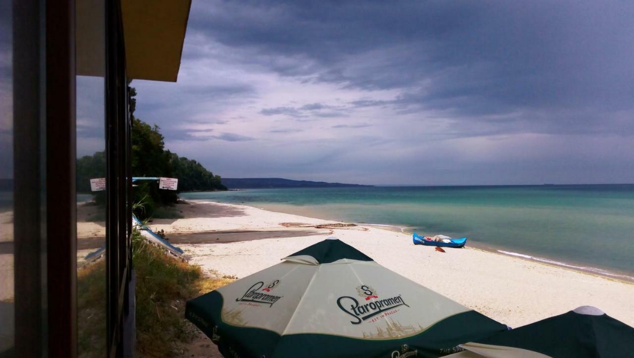 Hemingway Rooms In Happy Beach Varna Bagian luar foto