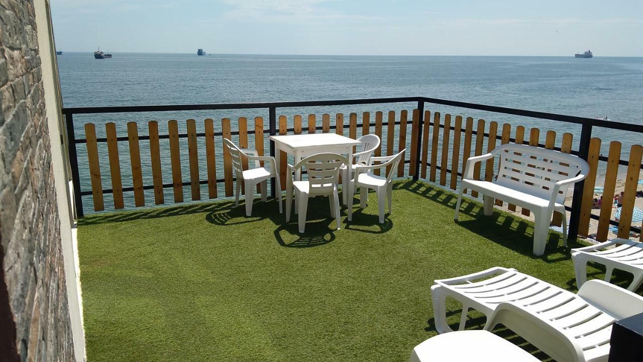 Hemingway Rooms In Happy Beach Varna Bagian luar foto